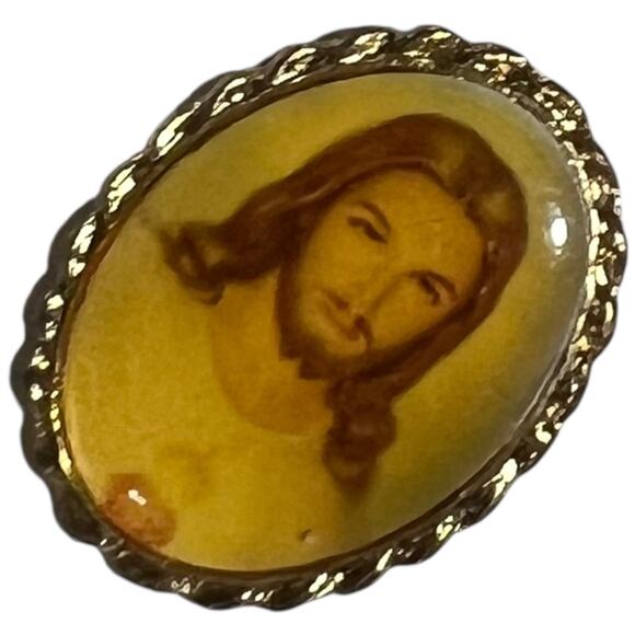 Vintage Jesus Christ Religious Pin Golden Amber Sacred Heart Brooch - Picture 3 of 4